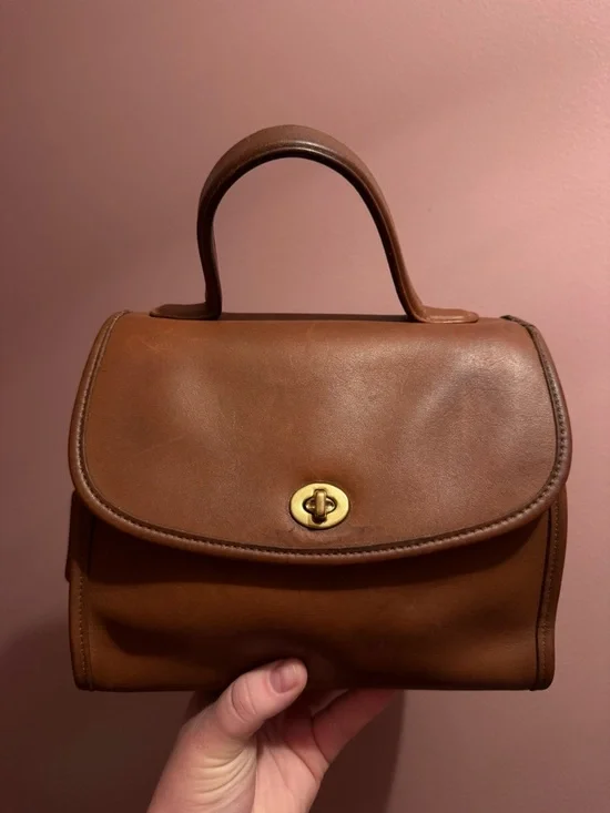 Vintage Coach Manor Bag - Picture 2 of 15